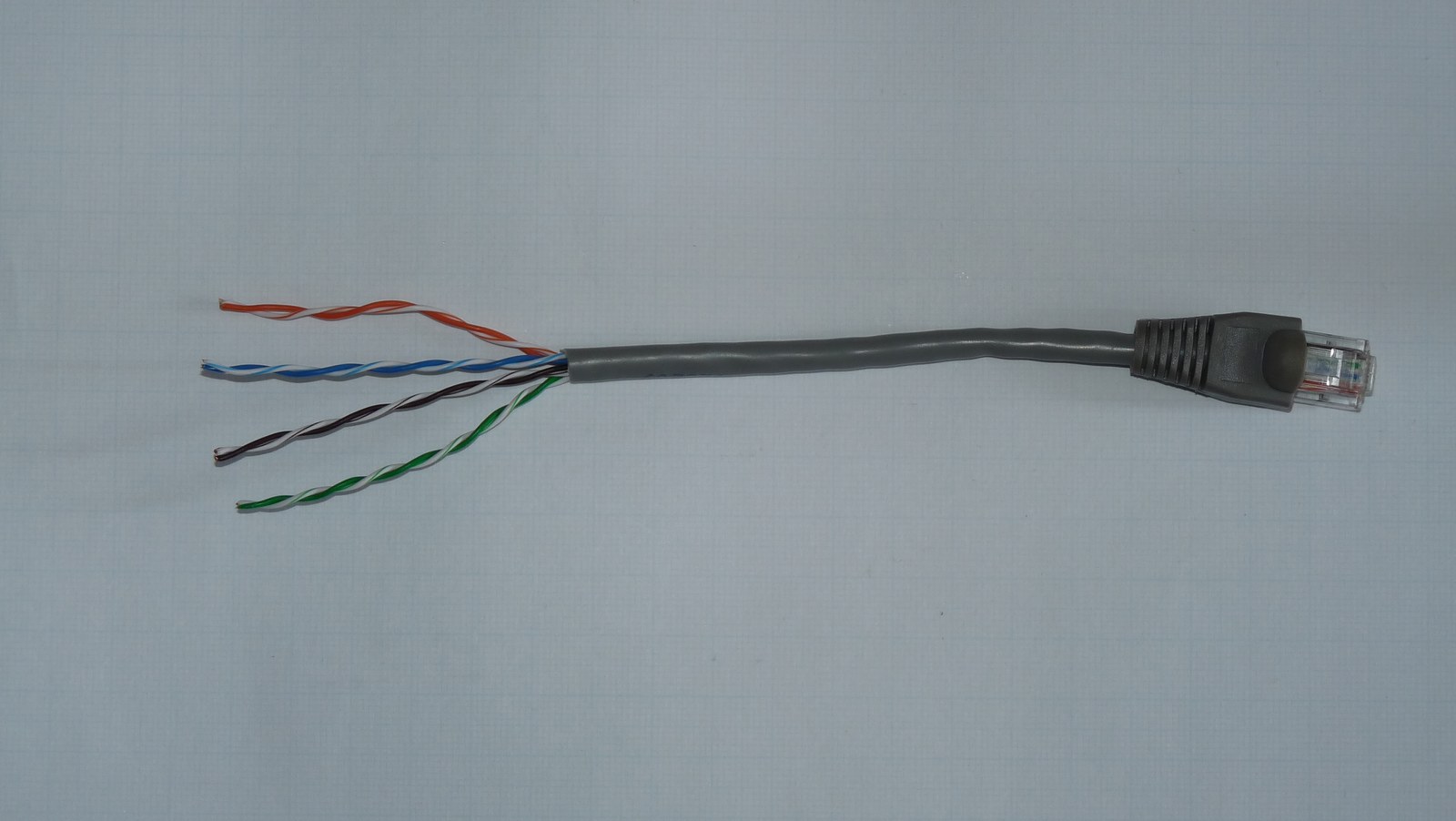 Przewód Ethernet z wtykiem i odsłoniętymi parami żył