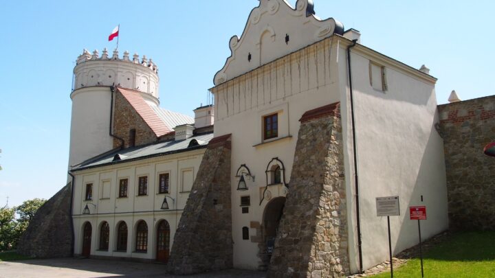Dziedziniec i elewacja Zamku Kazimierzowskiego w Przemyślu