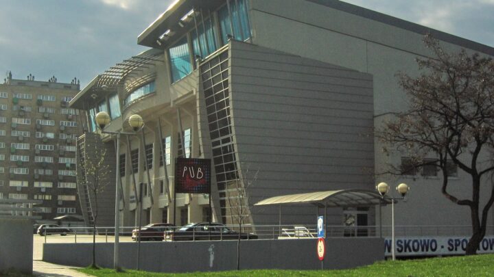 Zewnętrzna elewacja Hali Widowiskowo-Sportowej Centrum w Dąbrowie Górniczej