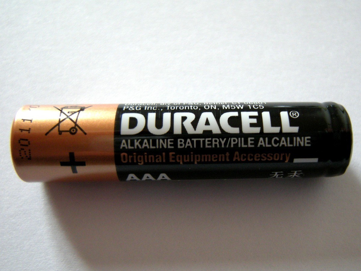 Pojedyncza bateria alkaliczna Duracell AAA, wariant Original Equipment Accessory.