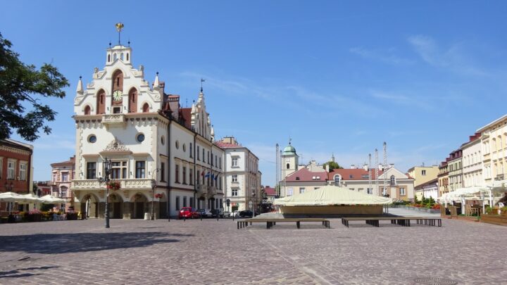 Rynek i ratusz w Rzeszowie