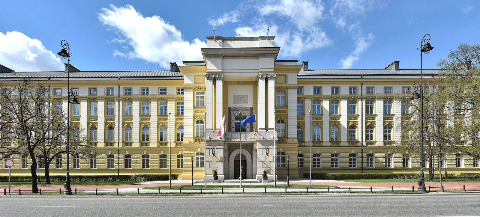 Gmach Kancelarii Prezesa Rady Ministrów przy Alejach Ujazdowskich w Warszawie