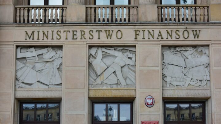 Fasada budynku Ministerstwa Finansów w Warszawie