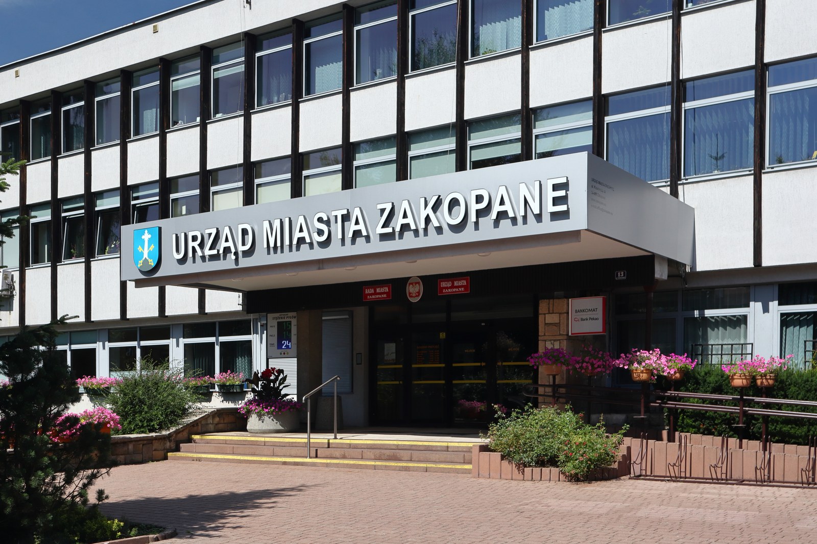 Wejście do Urzędu Miasta Zakopane przy Kościuszki 13