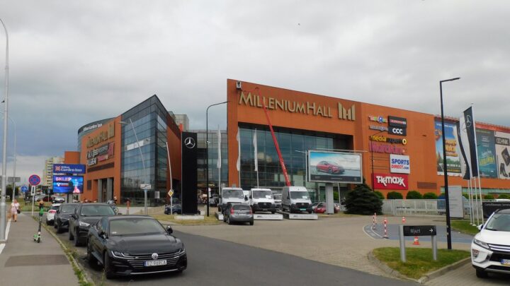 Budynek centrum Millenium Hall w Rzeszowie na zdjęciu z 2022 roku