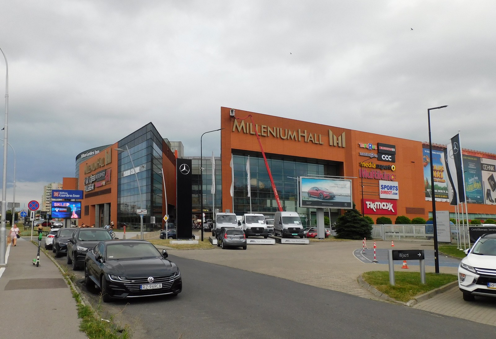 Budynek centrum Millenium Hall w Rzeszowie na zdjęciu z 2022 roku