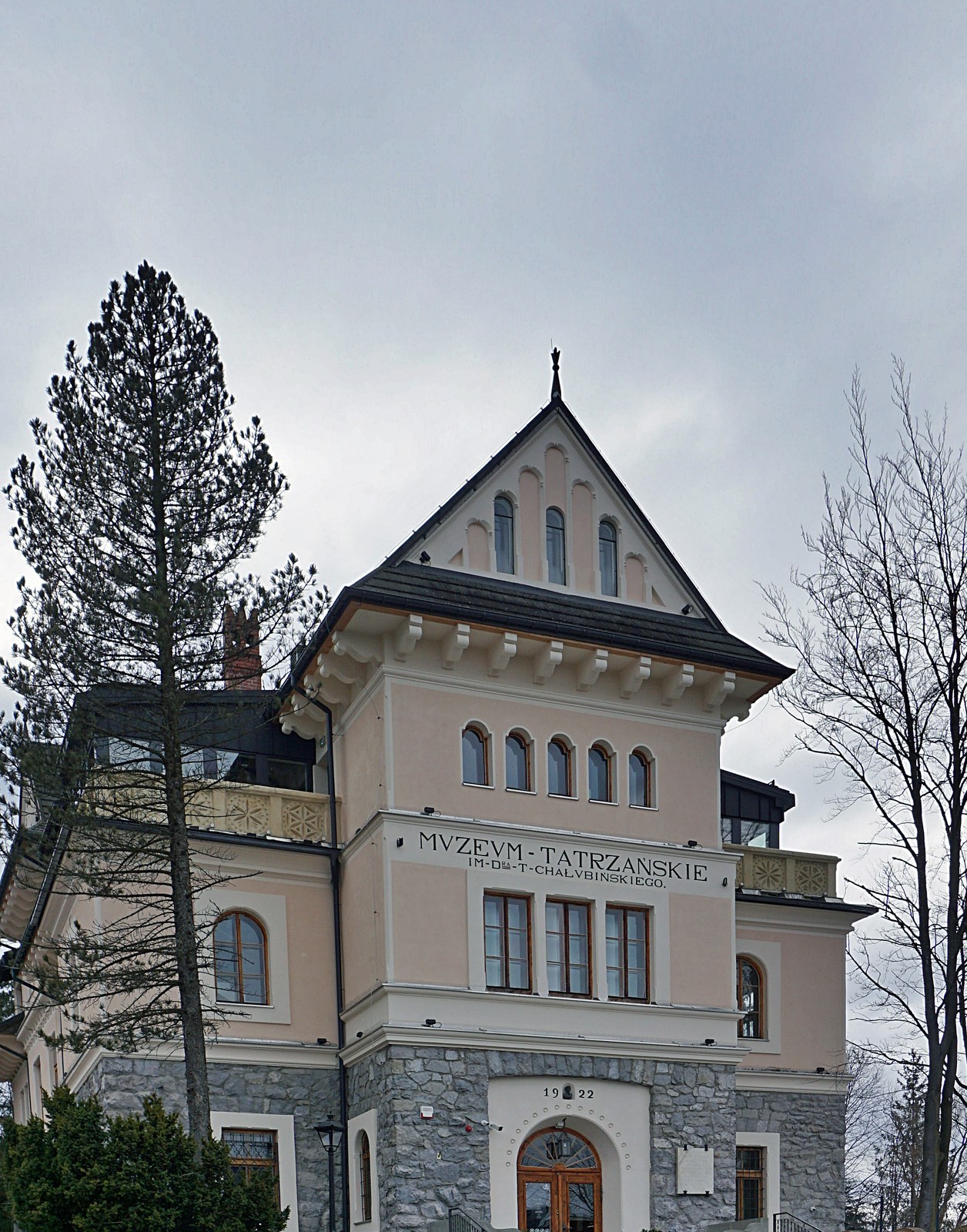 Gmach główny Muzeum Tatrzańskiego w Zakopanem