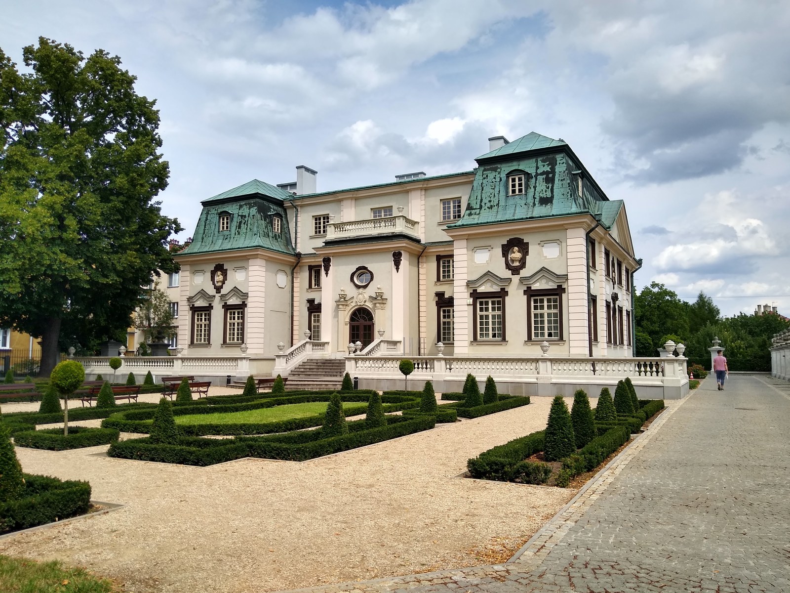 Letni Pałac Lubomirskich w Rzeszowie od strony ogrodu